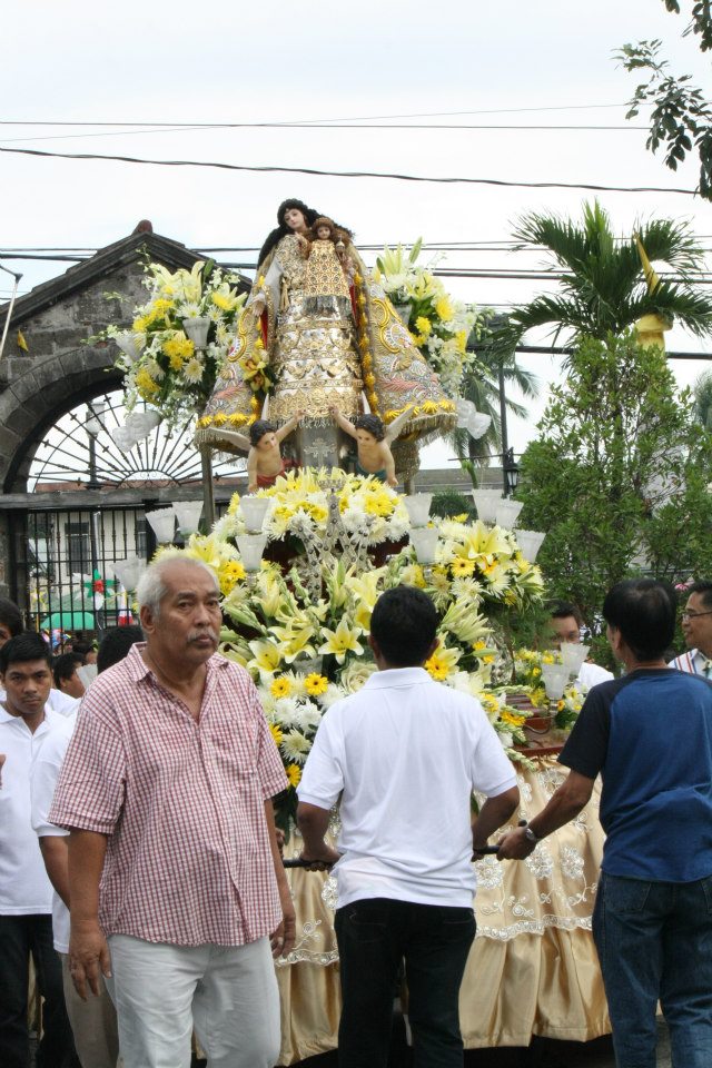 The Entrance of Nana Pilar and its Crowns (4)